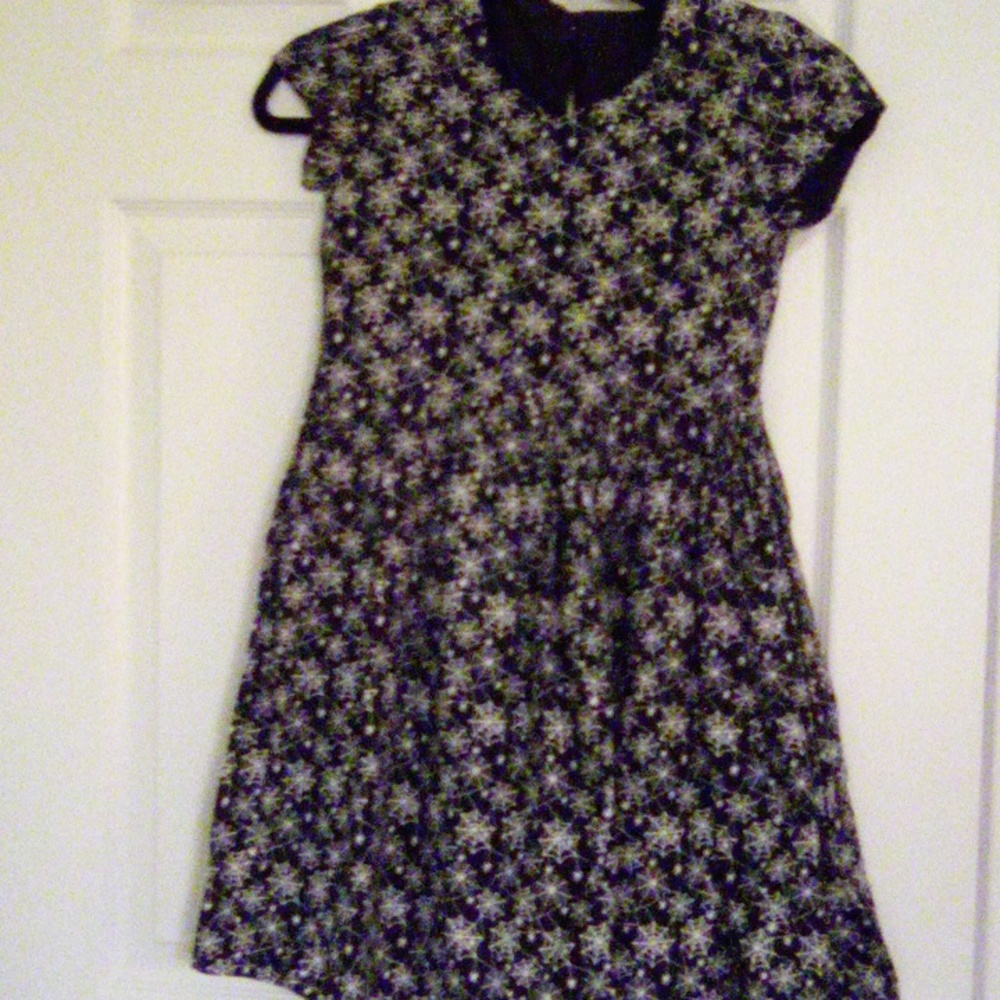 Girls V-neck Spiderweb design dress